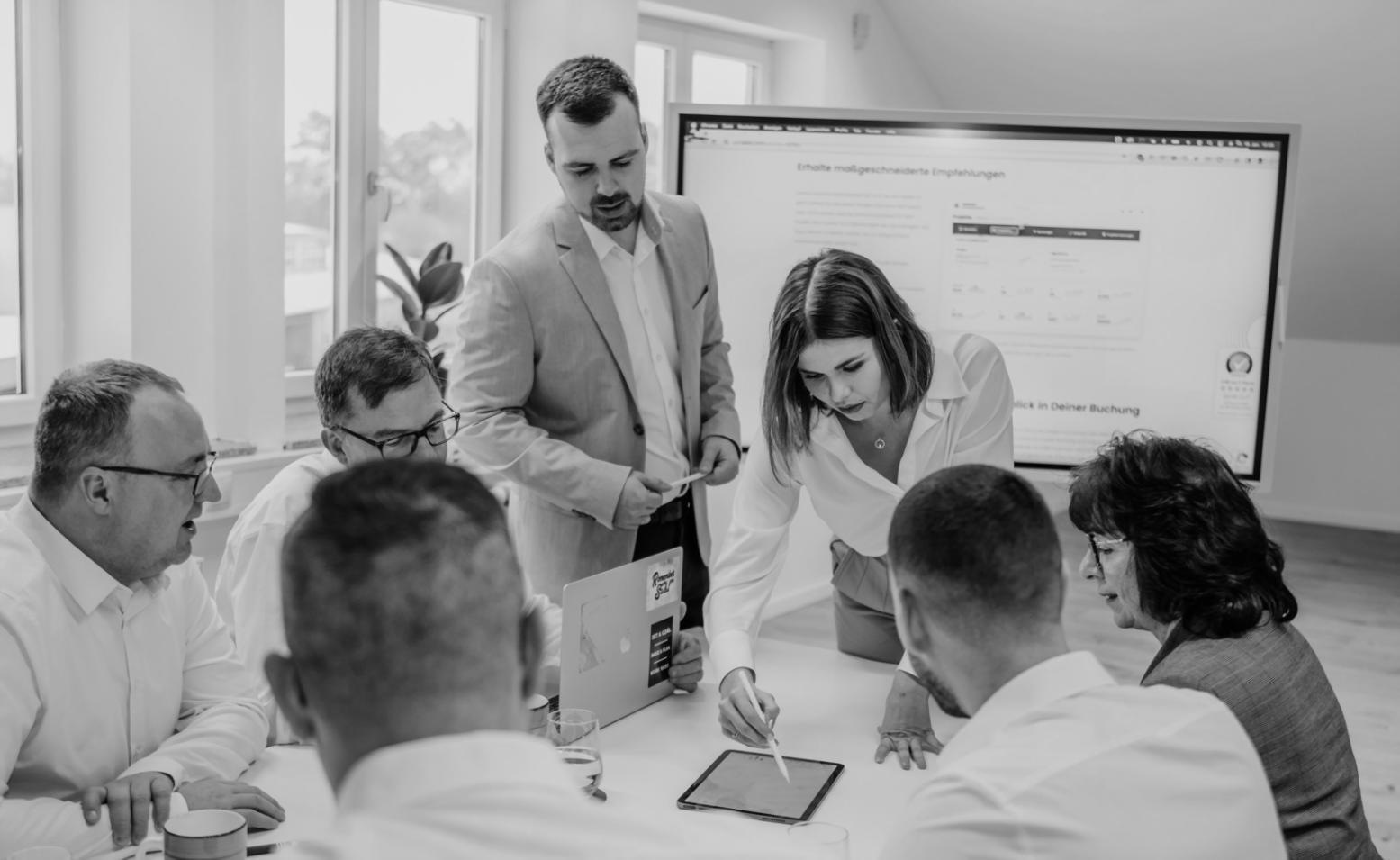 Modern learning environment with collaborative workspaces